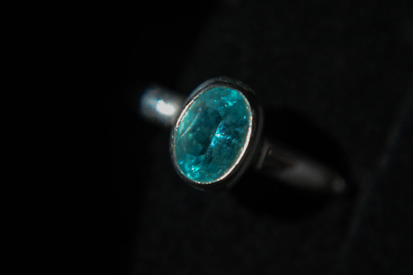Blue Apatite Oval Sterling Silver Ring (US 9 | UK S)