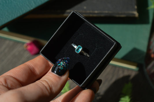 Blue Apatite Rectangle Sterling Silver Ring (US 8 | UK Q)
