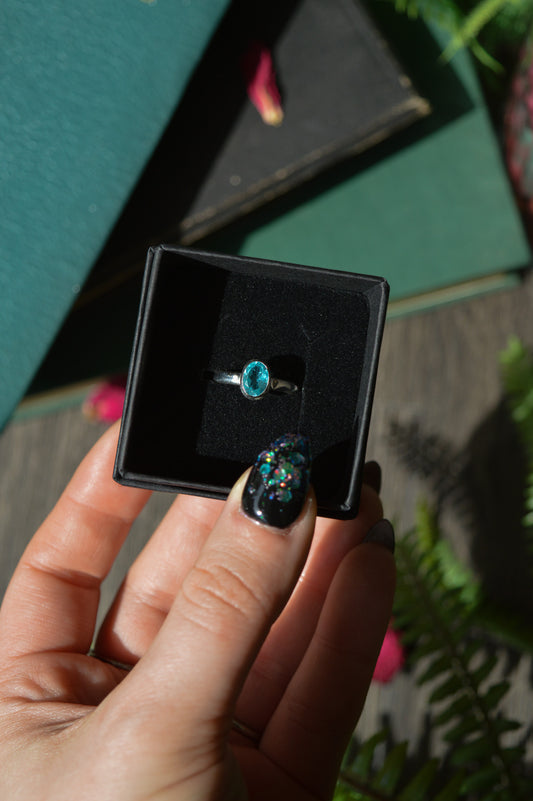 Blue Apatite Oval Sterling Silver Ring (US 6 | UK M)